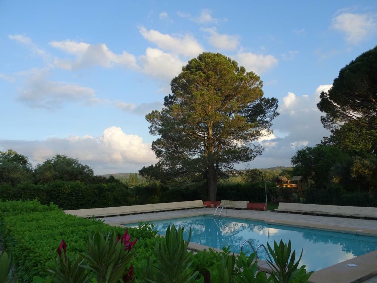 Domaine Le Moulin Neuf Saint-Quentin-la-Poterie Exterior foto